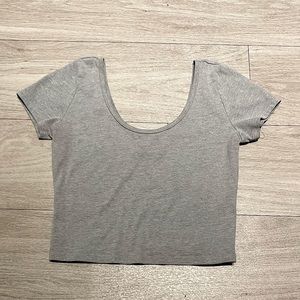 Grey short sleeve crop top